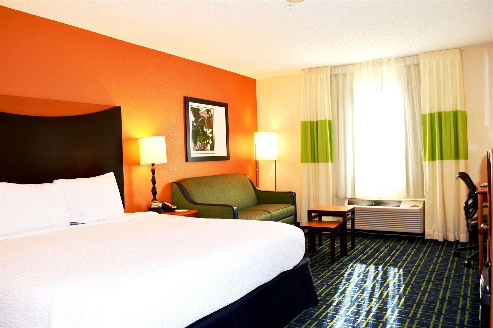 Fairfield Inn And Suites St Petersburg Clearwater Pinellas Park Bagian luar foto